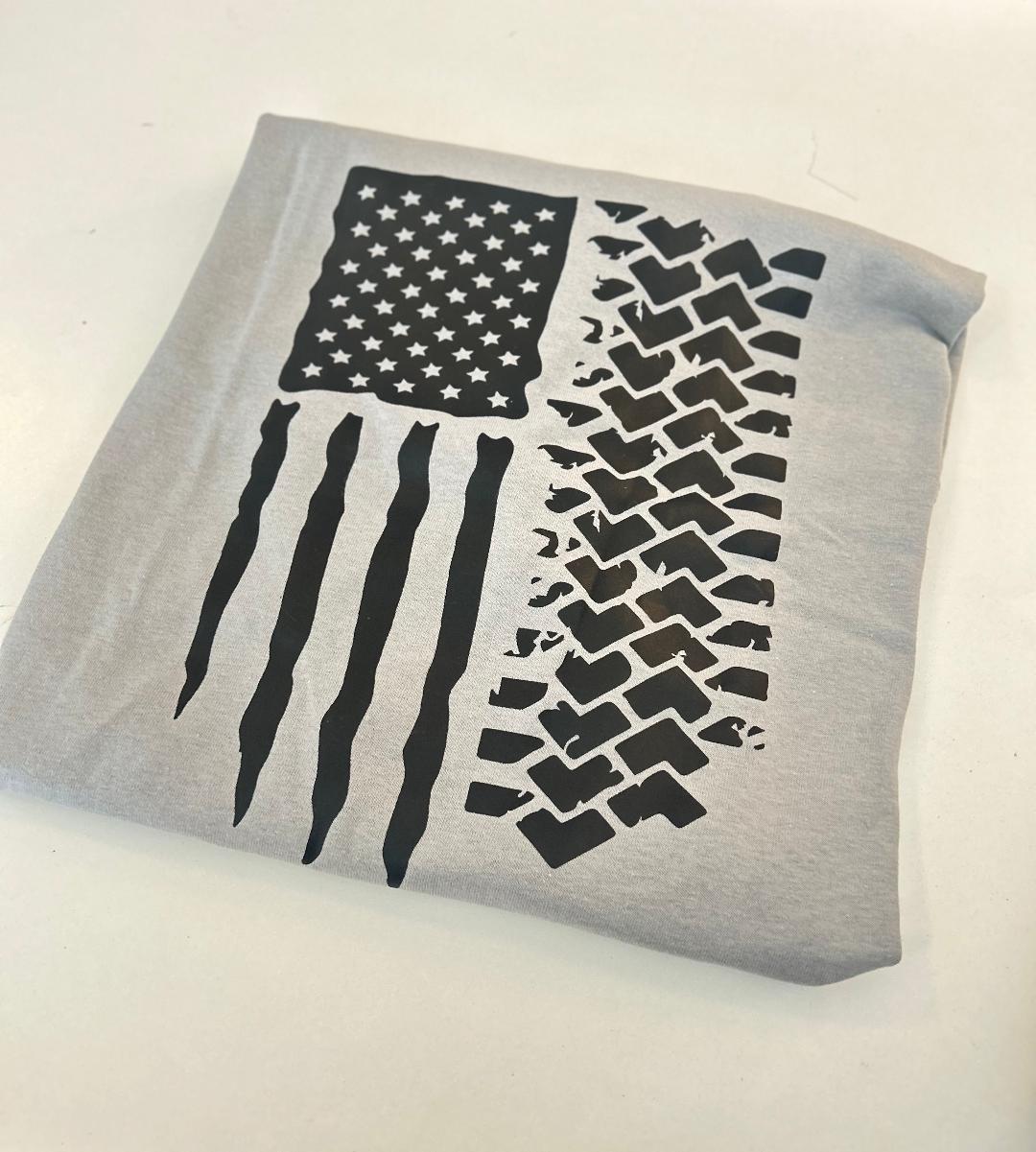 AMERICAN FLAG TEE