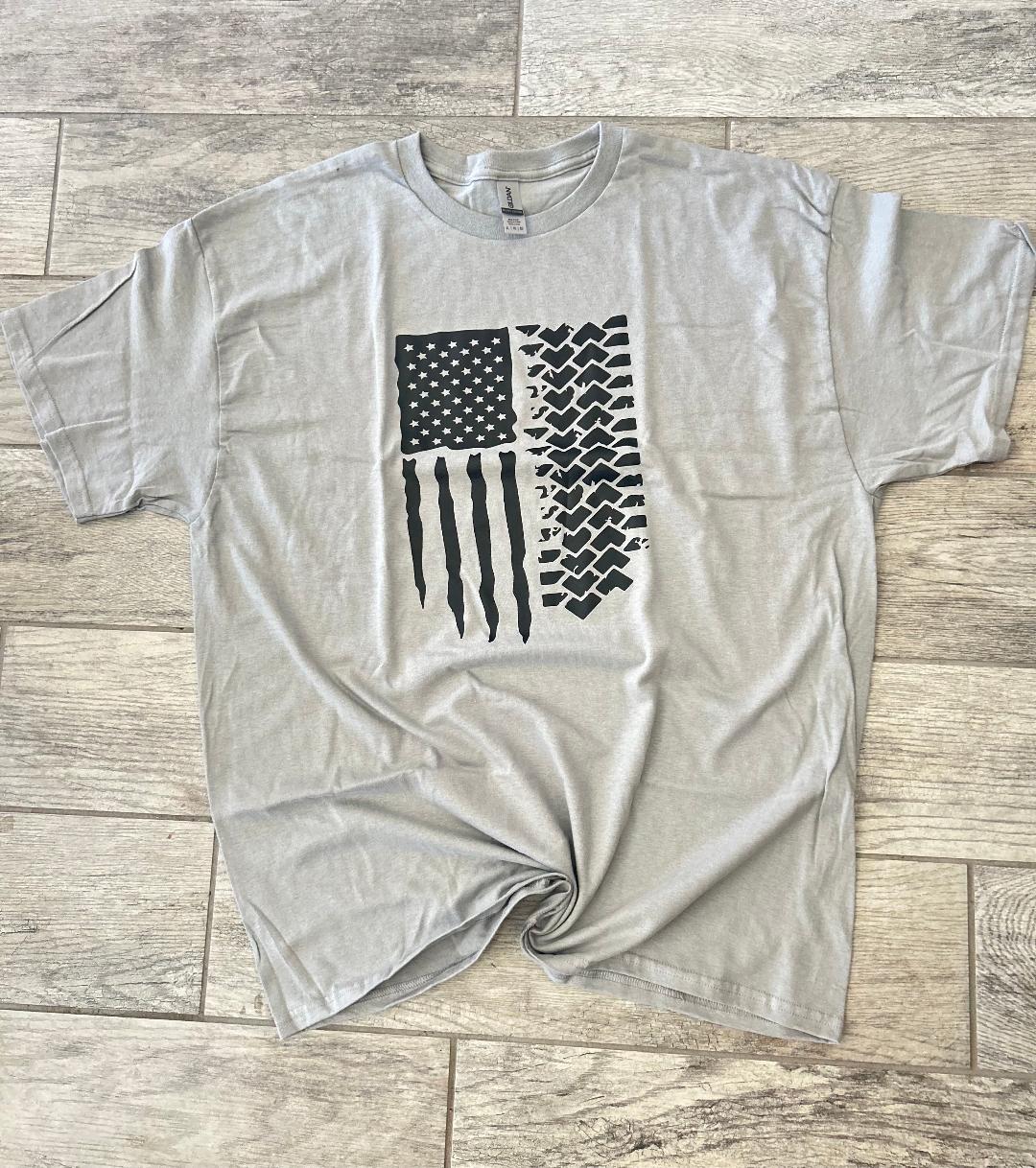 AMERICAN FLAG TEE